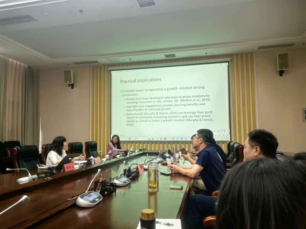 我院邀请纽约城市大学商学院曾宪芳教授作学术报告